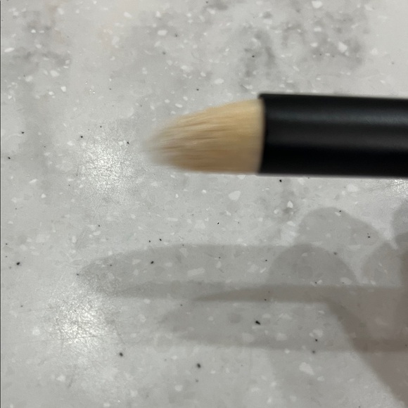 Westman Atelier Eye Shadow II Brush - Picture 2 of 3